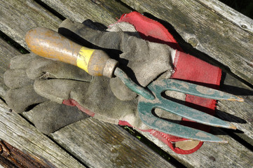 Small Garden Fork And safety Gloves