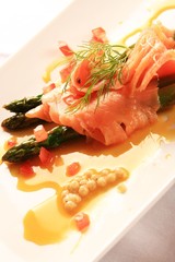 Lachs auf Gemüse 