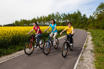 Obraz premium Active family biking