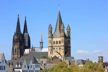 Fototapeta na wymiar Groß St. Martin und Kölner Dom (Köln, 2012)