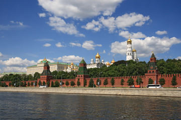 Obraz premium Moscow Kremlin over river