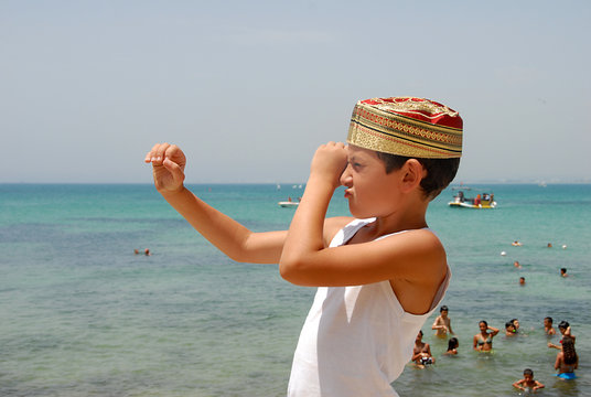 enfants sur la plage d'Hammamet
