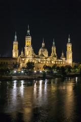 Fototapeta na wymiar Bazylika Katedralna Matki Bożej Pilar, Saragossa Hiszpania