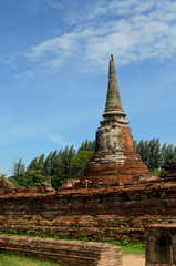 Fototapeta premium ruin of ancient temple in ayutthaya