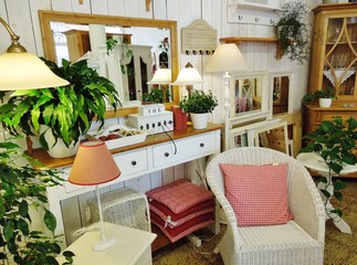 Einrichtungsmöbel  im Landhausstil