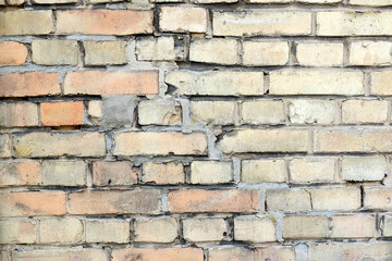 Sch&auml;den an Backsteinwand