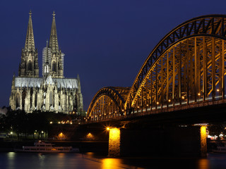 Fototapeta premium Kölner Dom bei Nacht
