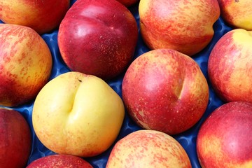 pesche noci
