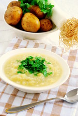 Zupa ziemniaczano-porowa Soup with potatoes and leeks