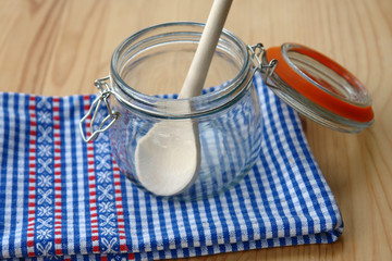 Einmachglas mit Kochlöffel