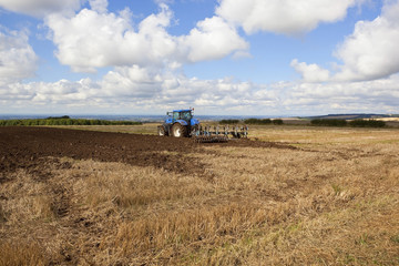 Obraz premium autumn plowing