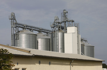 silos agriculture buildings