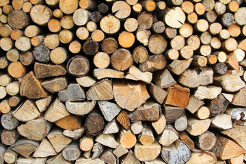 Wall from dry firewood
