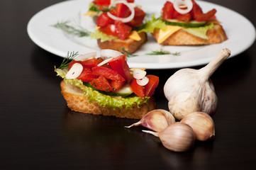 Toast with vegetables