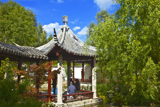 france,yvelines,vall&eacute;e de chevreuse : jardin chinois Yili, pago