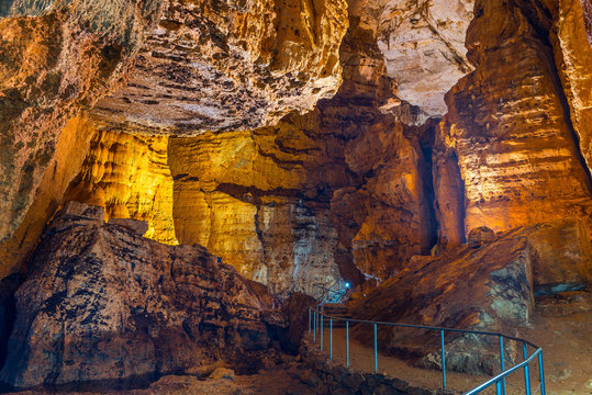 tropfsteinh&ouml;hle grotta su marmuri