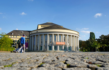 Staatstheater Saarbrücken Froschperspektive