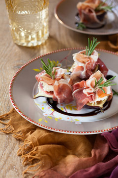 Figs with Prosciutto, Goat Cheese and Rosemary