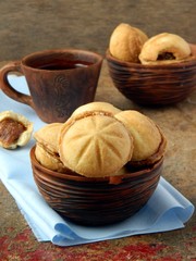 Round biscuits with filling