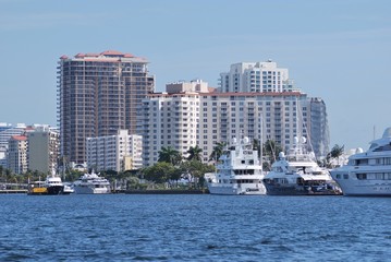 Fototapeta na wymiar Jachty w Fort Lauderdale