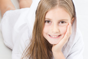 Happy little girl laying on bed at home and resting © Smailhodzic