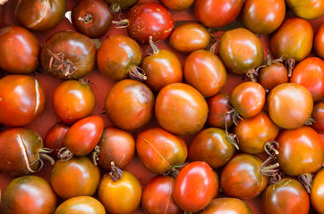 Heirloom tomatoes on display