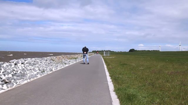 Skater am Deich