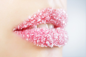 Naklejka premium Woman's lips strewed with sugar