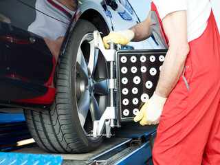 Fototapeta na wymiar Axle alignment of a car in a garage