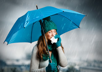 umbrella 04/Frau mit Taschentuch und Regenschirm beim niesen