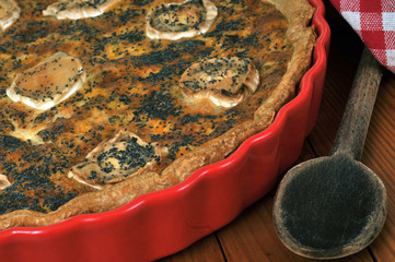 La tarte au chèvre maison et graines de pavot