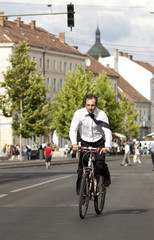 Obraz premium Businessman with bicycle
