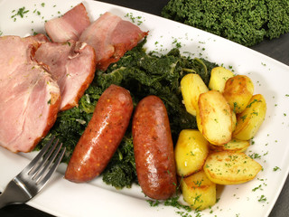 Grünkohl mit Rauchfleisch und Kartoffeln