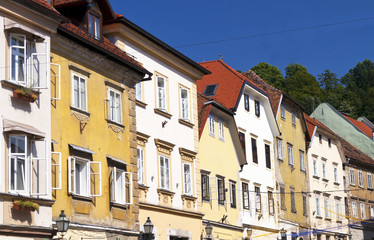 Fototapeta na wymiar Kolorowe domy w Lublanie
