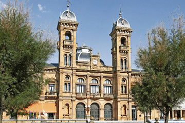 Fototapeta na wymiar ayuntamiento de san sebastián, españa, europa