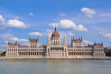 Fototapeta na wymiar Parlament w Budapeszcie