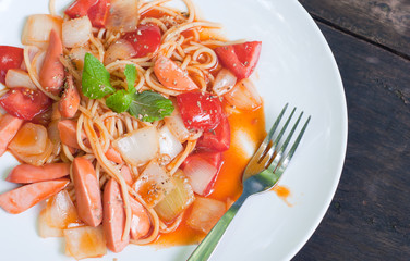 spaghetti with tomato sauce