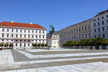 statue of earl maximilian in Munich