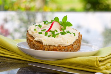Bread with Cottage Cheesec 