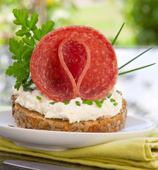 Frühstück im Garten. 
