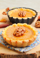 Mini pumpkin tart