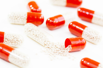 Geöffnete Kapseln, Medikamente