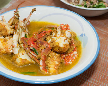 fried crab in yellow curry