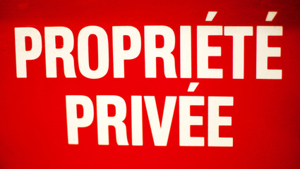 pancarte rouge propriété privée