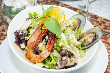 салат из морепродуктов
