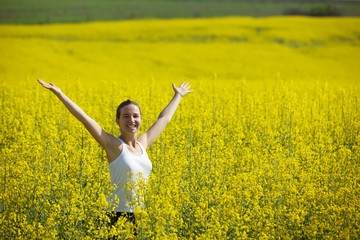 Naklejka premium Woman in rapeseed field