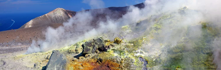 Crédence de cuisine en verre imprimé Volcan Panorama du bord du cratère de Vulcano dans les Iles Eoliennes