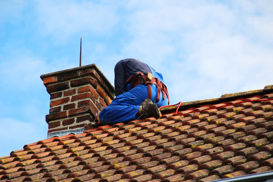Arbeiter auf dem Dach