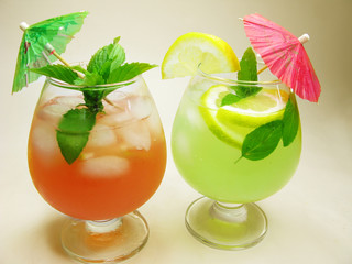 alcohol punch cocktail drinks with mint