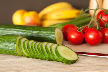 Gemüse auf Schneidebrett